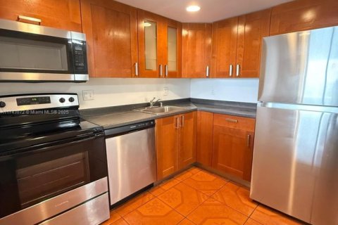 Condo in North Miami, Florida, 2 bedrooms  № 1715826 - photo 4