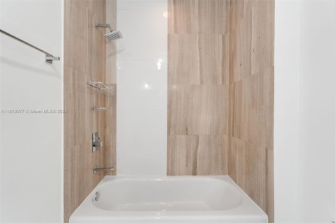 Condo in Miami, Florida, 3 bedrooms  № 1756663 - photo 26