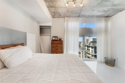 Condo in Miami, Florida, 3 bedrooms  № 1756663 - photo 19