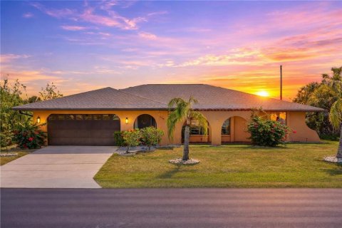 Villa ou maison à Port Charlotte, Floride 3 chambres, 185.8 m2 № 2329226
