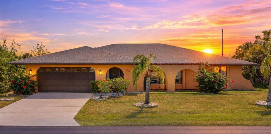 Villa ou maison à Port Charlotte, Floride 3 chambres, 185.8 m2 № 2329226