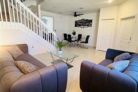 Adosado en alquiler en Homestead, Florida, 3 dormitorios, 149.76 m2 № 2074120 - foto 3