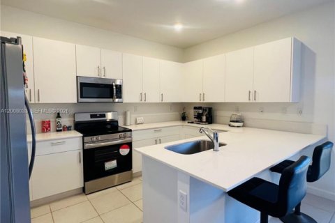 Adosado en alquiler en Homestead, Florida, 3 dormitorios, 149.76 m2 № 2074120 - foto 5