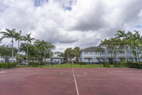 Touwnhouse à vendre à Lauderhill, Floride: 3 chambres, 190.45 m2 № 1921376 - photo 3