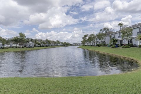 Touwnhouse à vendre à Lauderhill, Floride: 3 chambres, 190.45 m2 № 1921376 - photo 6
