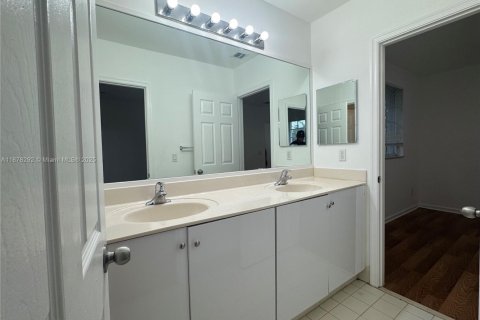 Touwnhouse à vendre à Lauderhill, Floride: 3 chambres, 190.45 m2 № 1921376 - photo 17