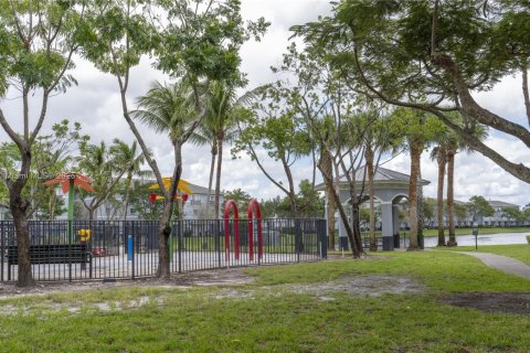 Touwnhouse à vendre à Lauderhill, Floride: 3 chambres, 190.45 m2 № 1921376 - photo 8