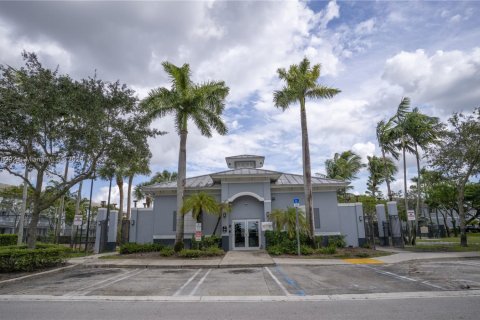 Touwnhouse à vendre à Lauderhill, Floride: 3 chambres, 190.45 m2 № 1921376 - photo 5