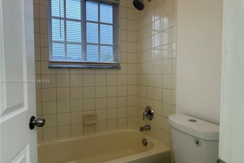 Touwnhouse à vendre à Lauderhill, Floride: 3 chambres, 190.45 m2 № 1921376 - photo 25