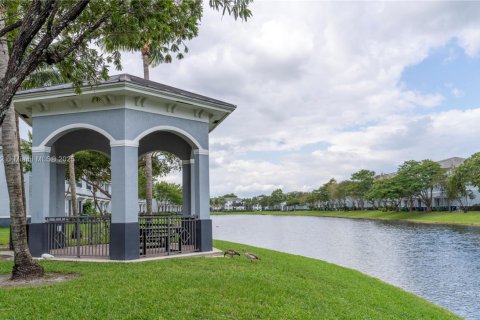 Touwnhouse à vendre à Lauderhill, Floride: 3 chambres, 190.45 m2 № 1921376 - photo 9