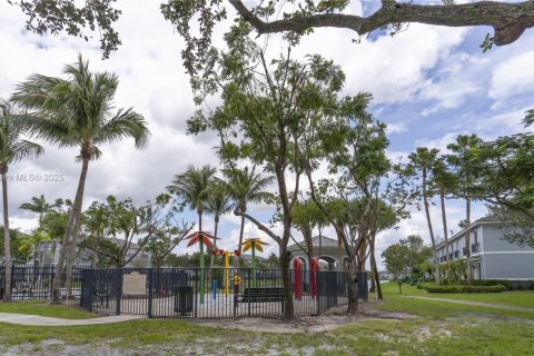 Touwnhouse à vendre à Lauderhill, Floride: 3 chambres, 190.45 m2 № 1921376 - photo 7