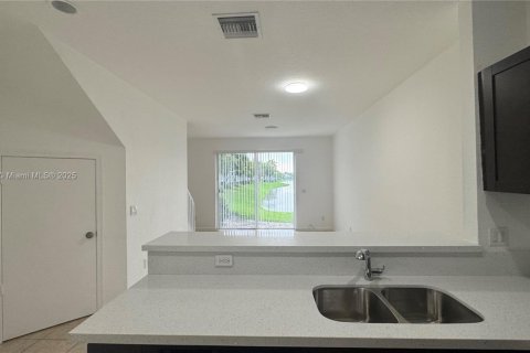 Touwnhouse à vendre à Lauderhill, Floride: 3 chambres, 190.45 m2 № 1921376 - photo 19