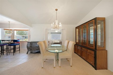 House in North Port, Florida 2 bedrooms, 127.55 sq.m. № 1583225 - photo 6