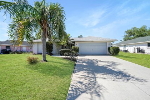 House in North Port, Florida 2 bedrooms, 127.55 sq.m. № 1583225 - photo 1