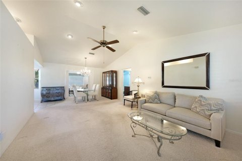 House in North Port, Florida 2 bedrooms, 127.55 sq.m. № 1583225 - photo 5