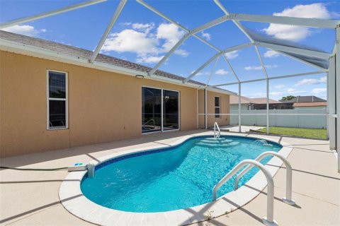 House in Cape Coral, Florida 3 bedrooms, 132.11 sq.m. № 1869829 - photo 8
