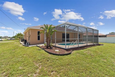 House in Cape Coral, Florida 3 bedrooms, 132.11 sq.m. № 1869829 - photo 4