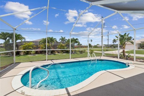 House in Cape Coral, Florida 3 bedrooms, 132.11 sq.m. № 1869829 - photo 15