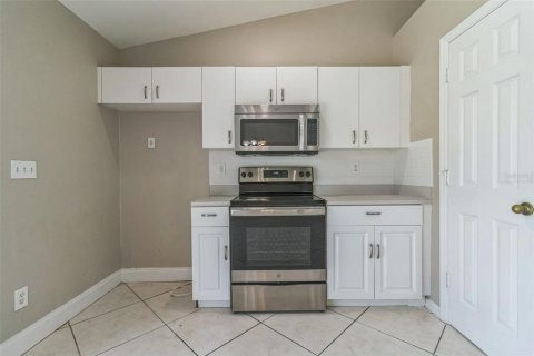 House in Cape Coral, Florida 3 bedrooms, 132.11 sq.m. № 1869829 - photo 7