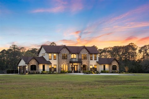 House in Clermont, Florida 5 bedrooms, 456.06 sq.m. № 1526428 - photo 2