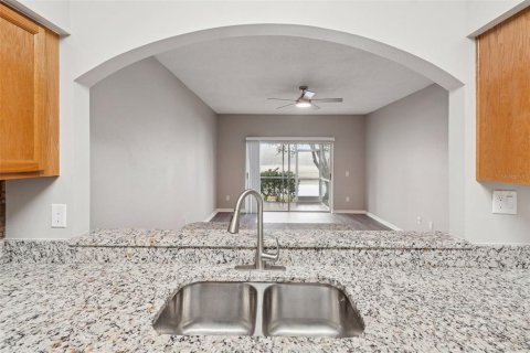 Touwnhouse à vendre à Tampa, Floride: 2 chambres, 146.79 m2 № 2214762 - photo 11