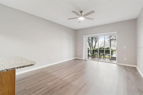 Touwnhouse à vendre à Tampa, Floride: 2 chambres, 146.79 m2 № 2214762 - photo 14