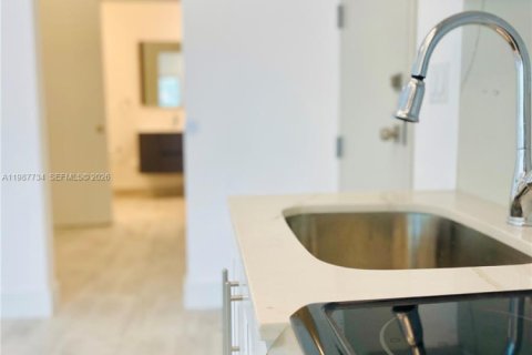 Снять в аренду кондоминиум в Майами-Бич, Флорида 1 спальня, № 2048980 - фото 3