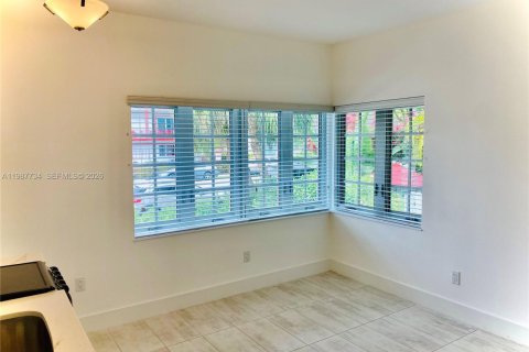 Снять в аренду кондоминиум в Майами-Бич, Флорида 1 спальня, № 2048980 - фото 2