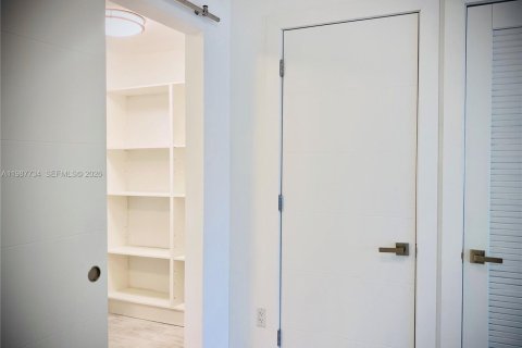 Снять в аренду кондоминиум в Майами-Бич, Флорида 1 спальня, № 2048980 - фото 6