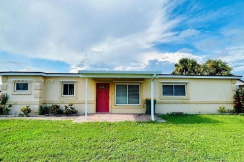 House in Punta Gorda, Florida 2 bedrooms № 2052814