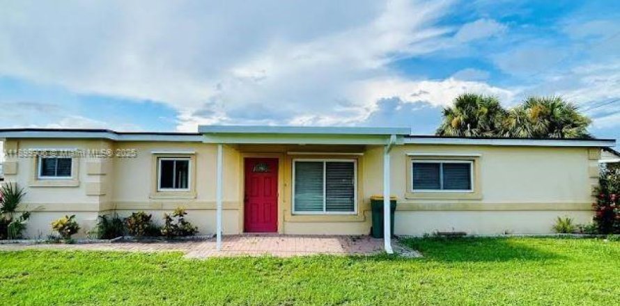 House in Punta Gorda, Florida 2 bedrooms № 2052814