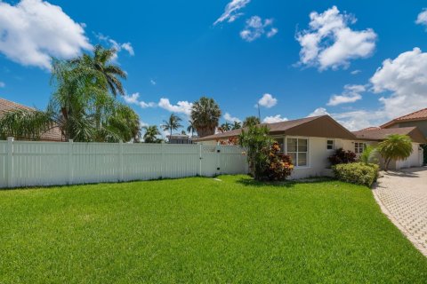 House in Pompano Beach, Florida 3 bedrooms, 196.67 sq.m. № 1058758 - photo 1