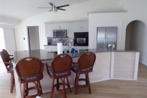 House in Punta Gorda, Florida 5 bedrooms, 242.94 sq.m. № 2239907 - photo 7