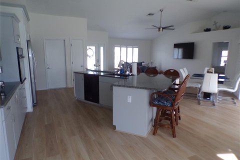 House in Punta Gorda, Florida 5 bedrooms, 242.94 sq.m. № 2239907 - photo 8