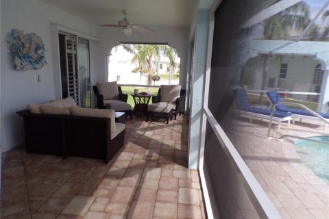House in Punta Gorda, Florida 5 bedrooms, 242.94 sq.m. № 2239907 - photo 25