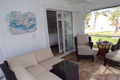 House in Punta Gorda, Florida 5 bedrooms, 242.94 sq.m. № 2239907 - photo 26