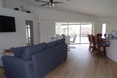 House in Punta Gorda, Florida 5 bedrooms, 242.94 sq.m. № 2239907 - photo 3
