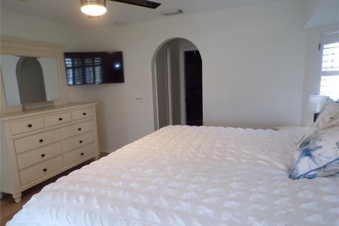 House in Punta Gorda, Florida 5 bedrooms, 242.94 sq.m. № 2239907 - photo 16