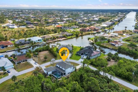 Casa en venta en Port Charlotte, Florida, 4 dormitorios, 264.31 m2 № 1680355 - foto 4