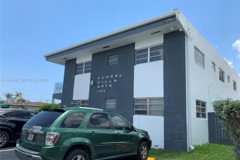 Apartamento en alquiler en Hollywood, Florida, 1 dormitorio № 1991413 - foto 1