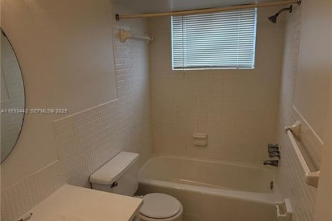 Apartamento en alquiler en Hollywood, Florida, 1 dormitorio № 1991413 - foto 14