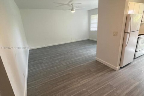 Apartamento en alquiler en Hollywood, Florida, 1 dormitorio № 1991413 - foto 13