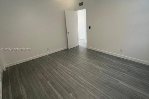 Apartamento en alquiler en Hollywood, Florida, 1 dormitorio № 1991413 - foto 11