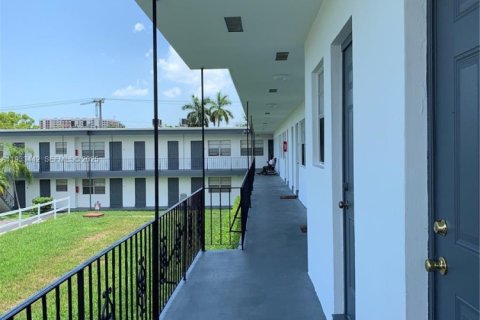 Apartamento en alquiler en Hollywood, Florida, 1 dormitorio № 1991413 - foto 4