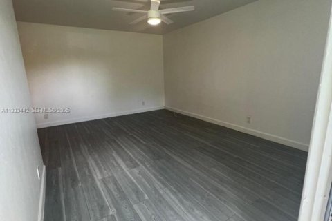 Apartamento en alquiler en Hollywood, Florida, 1 dormitorio № 1991413 - foto 6