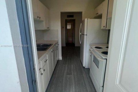 Apartamento en alquiler en Hollywood, Florida, 1 dormitorio № 1991413 - foto 9