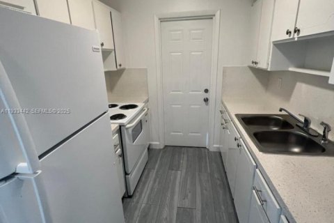 Apartamento en alquiler en Hollywood, Florida, 1 dormitorio № 1991413 - foto 5