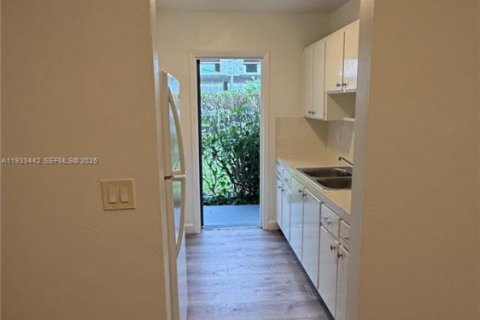 Apartamento en alquiler en Hollywood, Florida, 1 dormitorio № 1991413 - foto 15