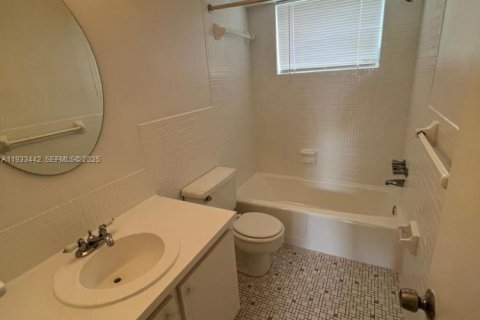 Apartamento en alquiler en Hollywood, Florida, 1 dormitorio № 1991413 - foto 12