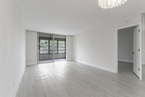 Condominio en venta en Sunrise, Florida, 1 dormitorio, 86.68 m2 № 2081855 - foto 8
